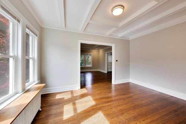 Building Photo - 2611 Eastwood Ave