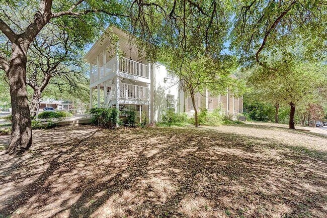 Building Photo - Spacious 14-Bedroom Property Ideal for Gro...