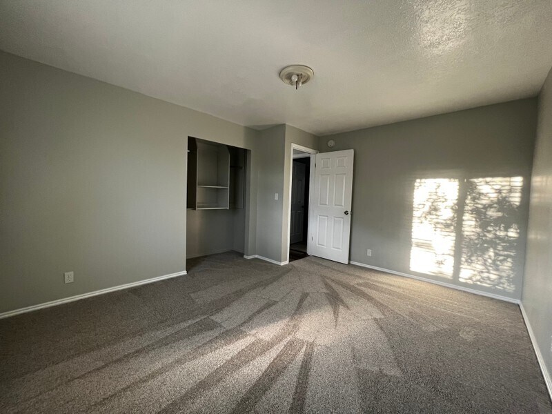Building Photo - 1442 Willowbrook Dr