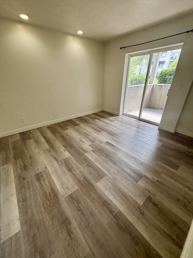 Building Photo - 215 S 1050 W