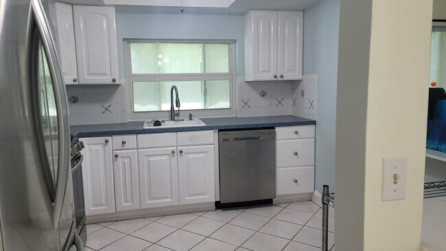 Building Photo - 2590 NW 98th Ave