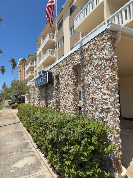 Building Photo - 1200 N Shore Dr NE