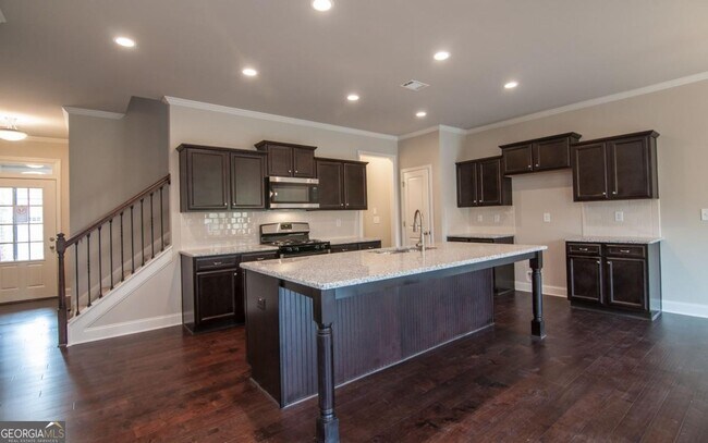 Building Photo - 2006 Wheylon CT