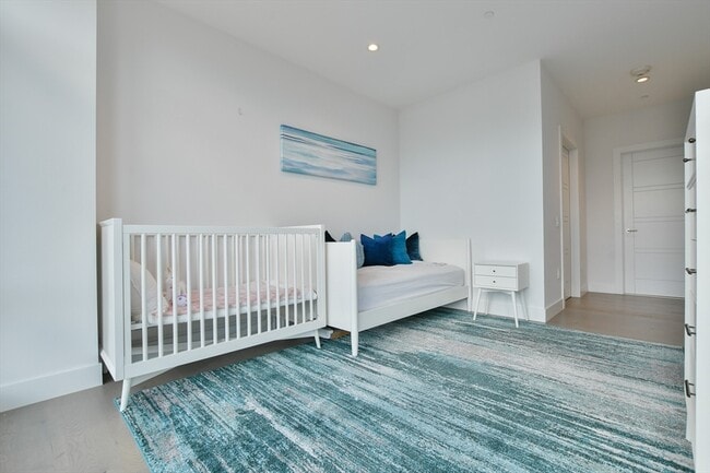 Building Photo - 40 Traveler St