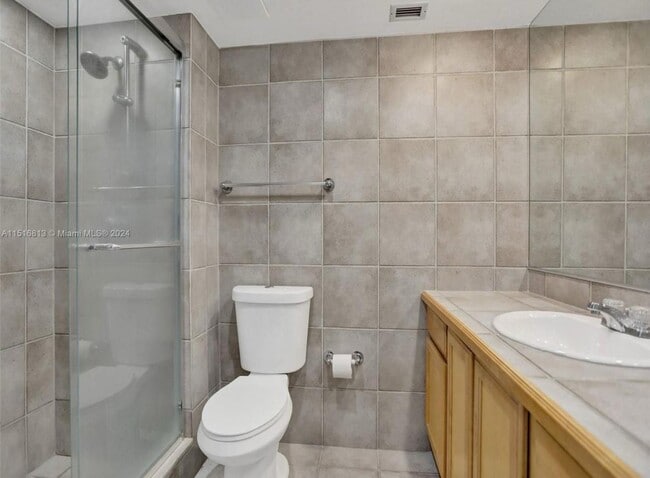 Building Photo - $2,900MONTHLY;11930 N BAYSHORE DR #601 NOR...