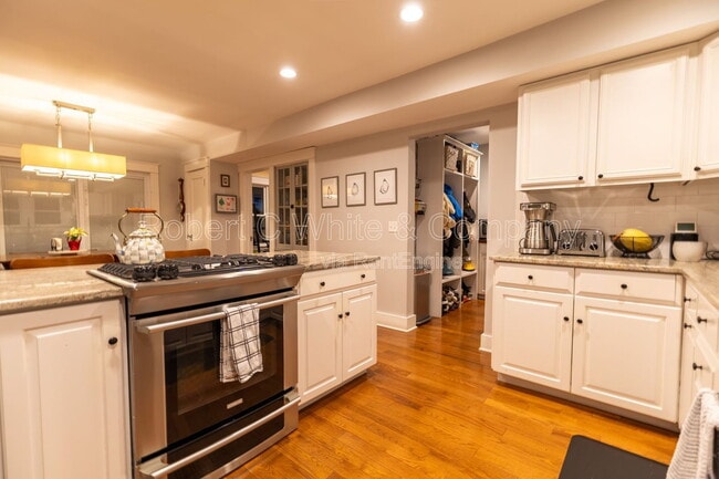 Building Photo - 15 Emerson St