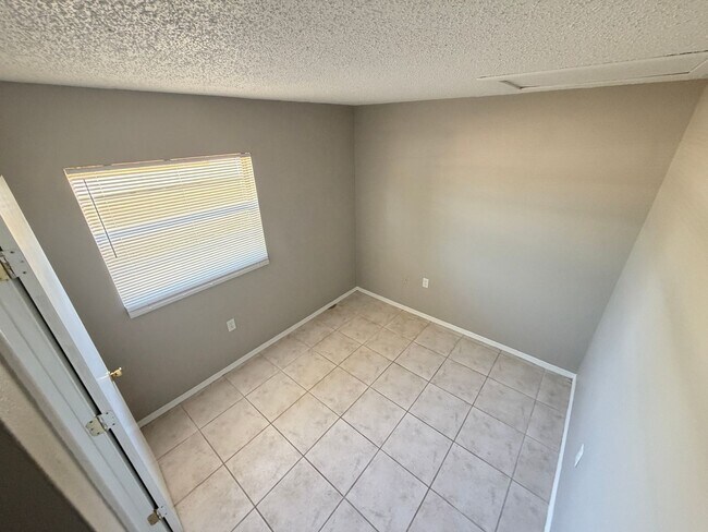 Building Photo - Charming 3 Bd/1 Ba Home with Spacious Backyard & Prime Location!
