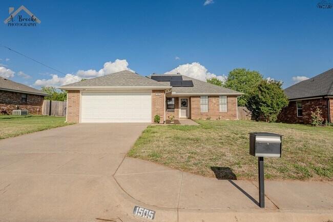 Building Photo - 1505 City View Dr