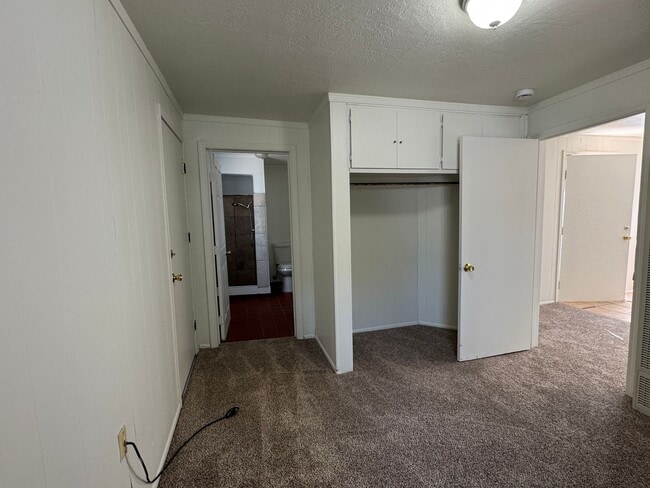 Building Photo - One Bedroom Apartment In Garden Acres Area