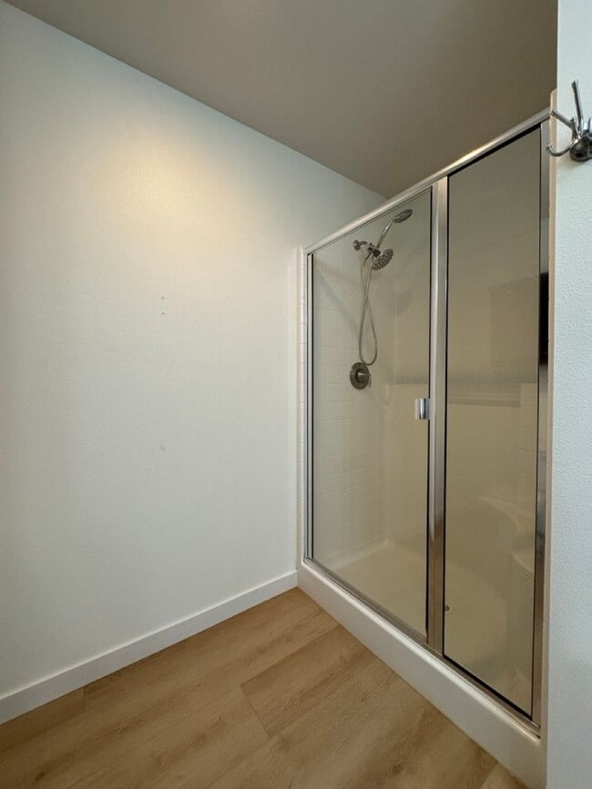 Building Photo - Spacious 3BD/2.5BTH Home w/ Modern Upgrade...