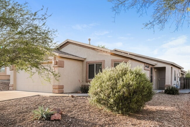 Building Photo - 3652 W Avenida Obregon