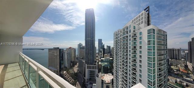 Building Photo - 950 Brickell Bay Dr