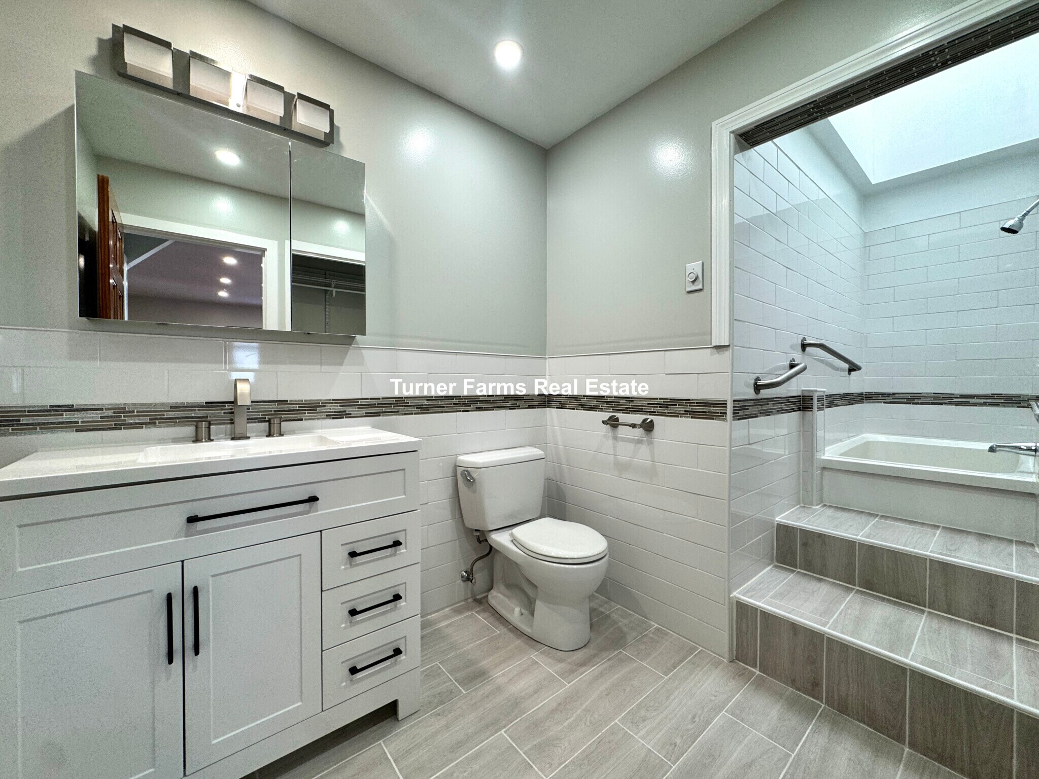 Building Photo - 62 Upland Rd