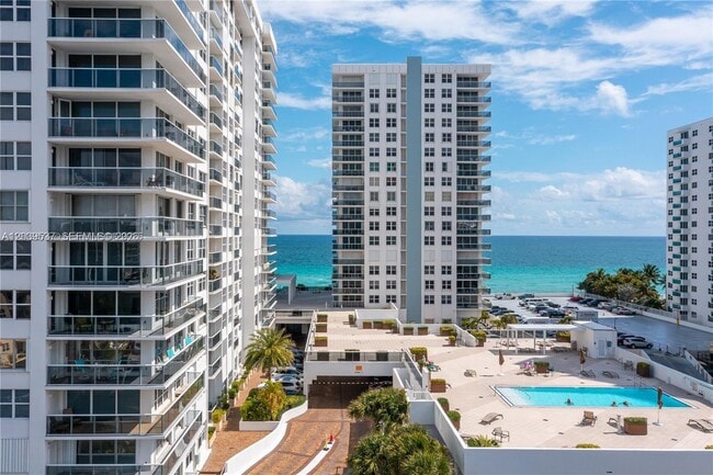 Building Photo - 2751 S Ocean Dr