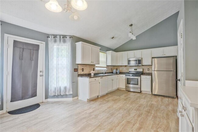 Building Photo - 375 Shadetree Ln