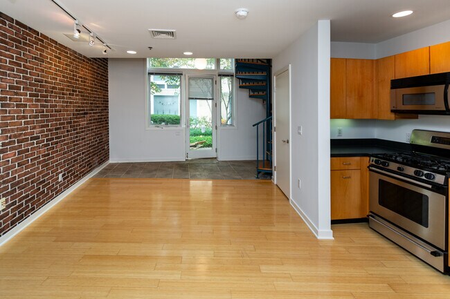 Building Photo - 36 Moore St