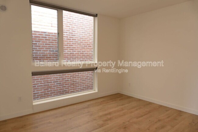 Building Photo - 1121 E Howell St