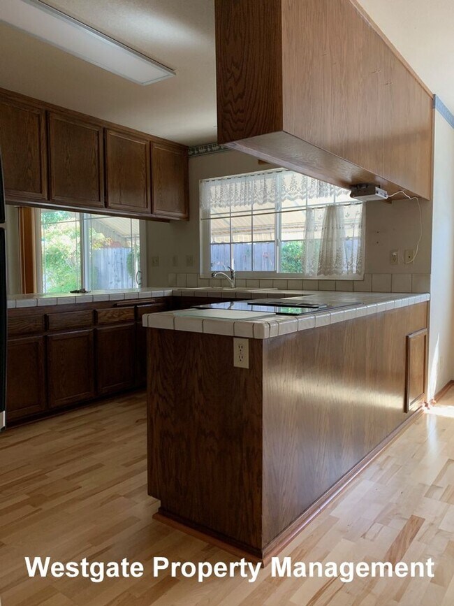 Building Photo - 1160 Birch Dr