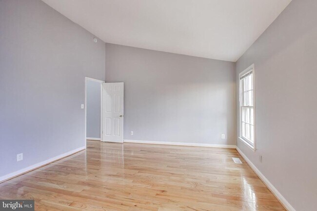 Building Photo - 2851 Strauss Terrace