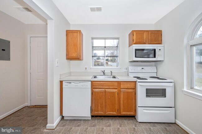 Building Photo - 10247 Redtail Ct
