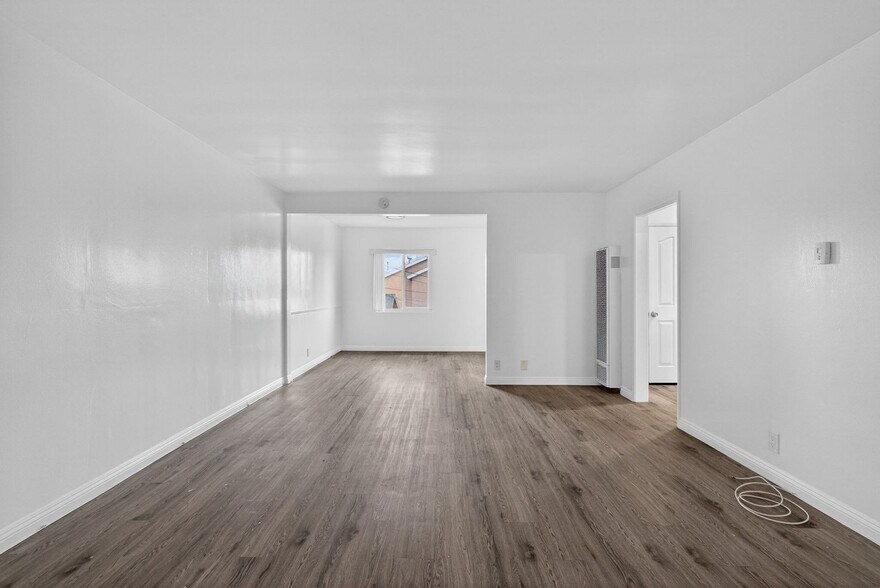 Building Photo - 216 E Burnett St