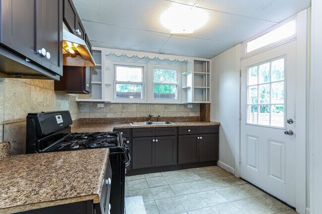 Building Photo - Charming and Spacious House Available Now