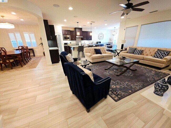 Building Photo - 2488 Remy Cantos Dr