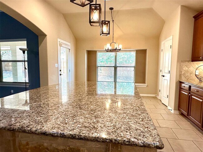 Building Photo - 512 Brown Juniper Way