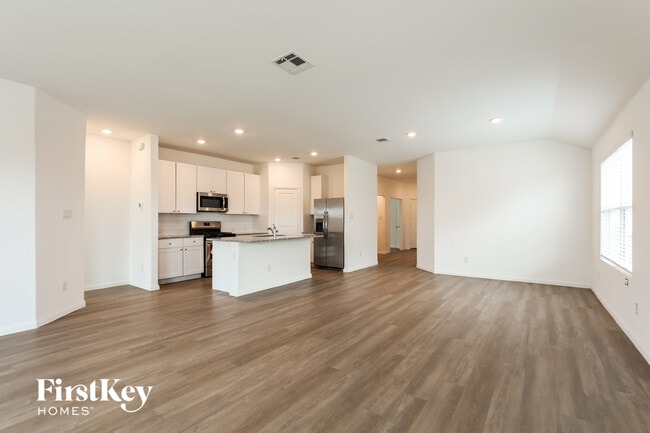 Building Photo - 10719 Vinateros Dr