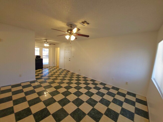 Building Photo - AFFORDABLE HOME WEST SIDE HOME!