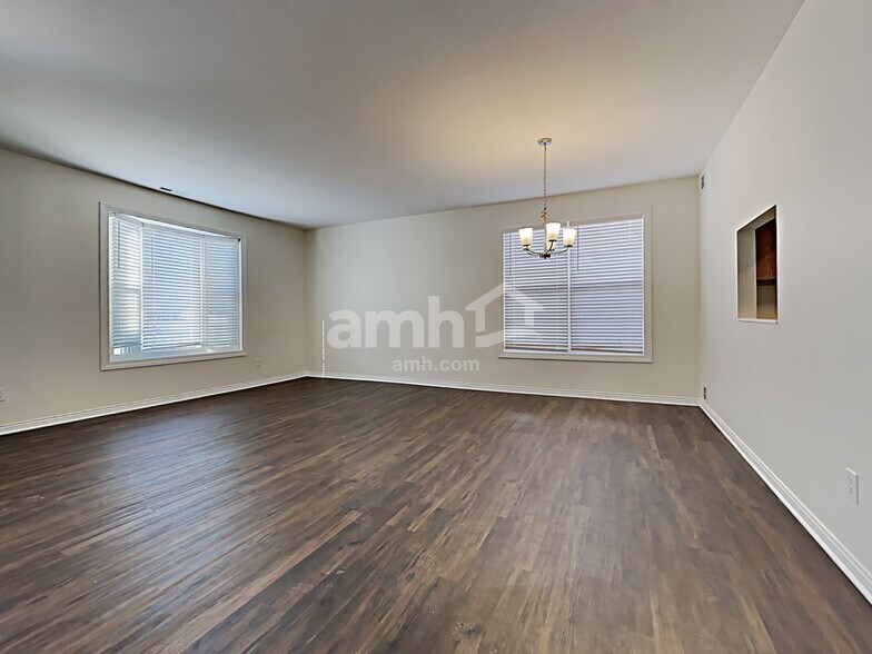 Building Photo - 6392 Pemboke Ct