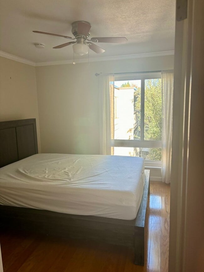 Building Photo - Light, Bright, Immaculate and lightly furnished 1 bd 1 ba condo in Walnut Creek- Keys Condo's