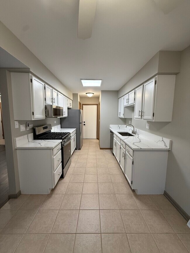 Building Photo - 53 Spuhler Dr