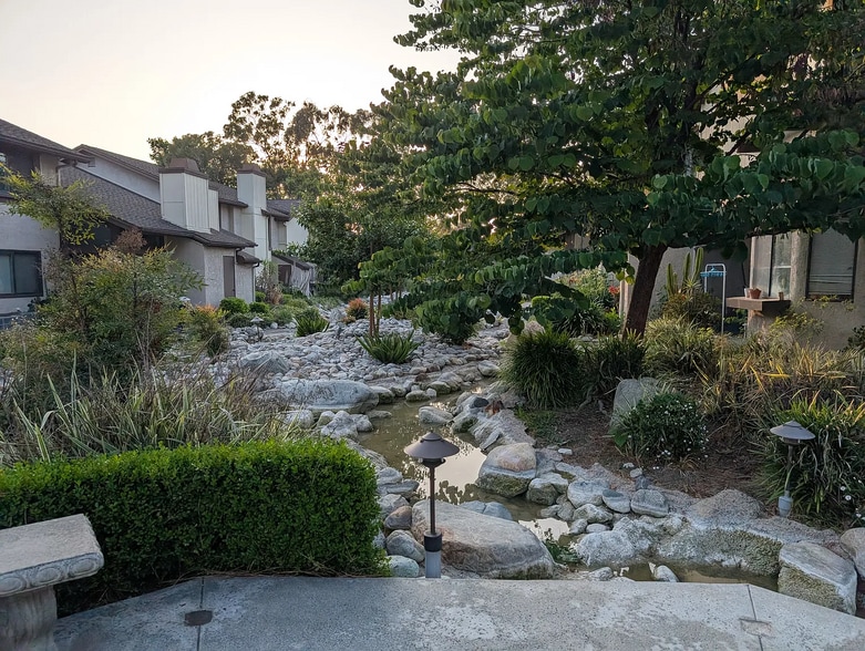 Running creek behind house with patio overlooking - 1419 Poseidon