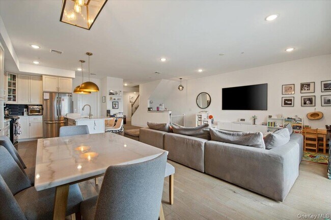 Building Photo - 422 Marina Pointe Dr