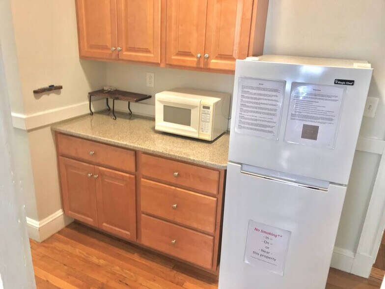 Building Photo - 109 Strathmore Rd