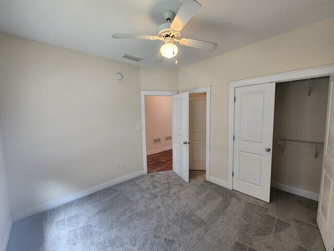 Building Photo - 130 Artisan Pl