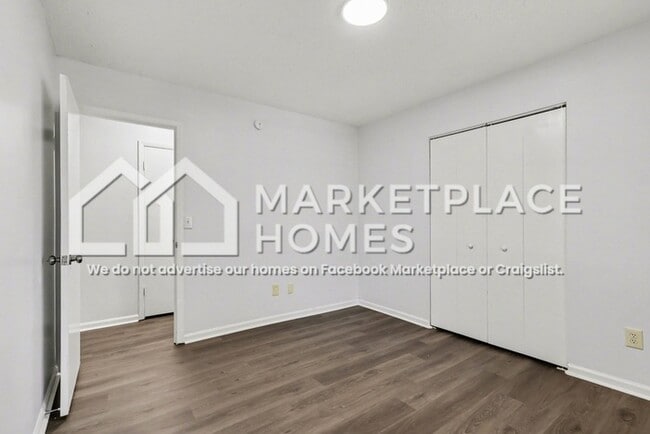 Building Photo - 924 Lake Dr Terrace