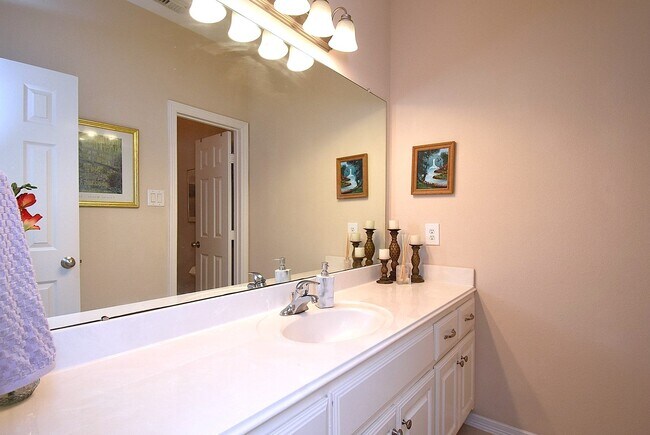 Building Photo - 1446 Sherwood Park Cir