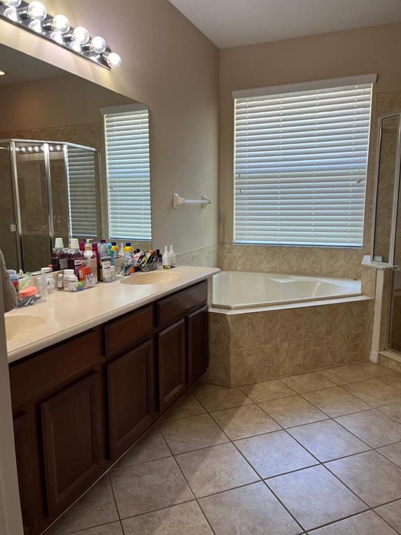 Building Photo - 9985 Cypress Vine Dr