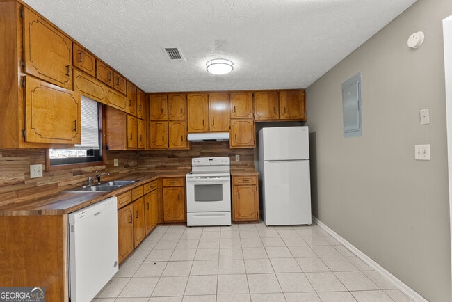 Building Photo - 59 Sloan St