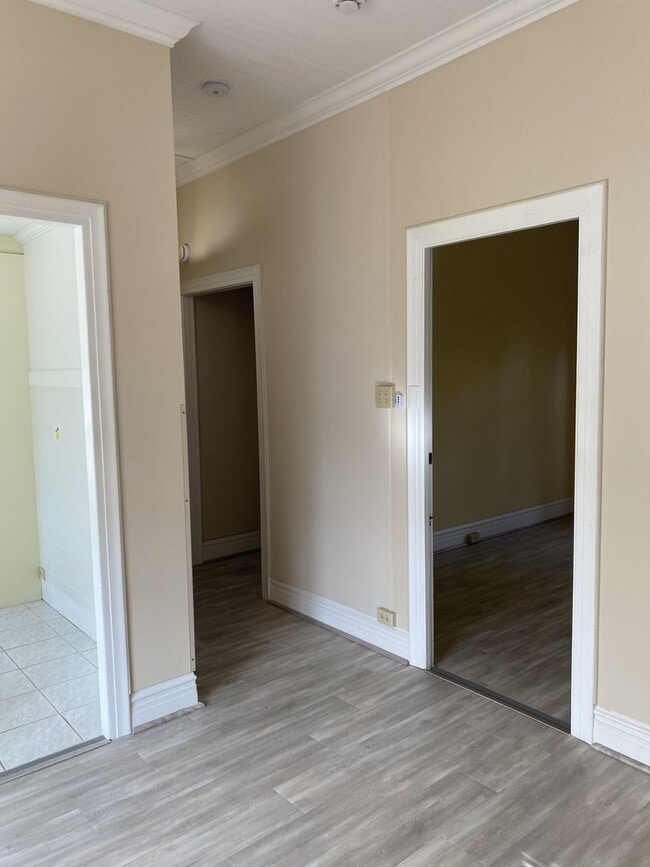 Building Photo - w2152k