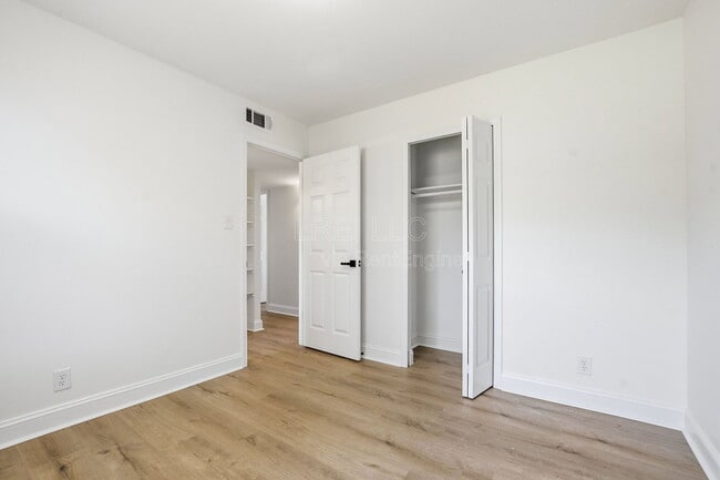 Building Photo - 4624 E Indian Trail