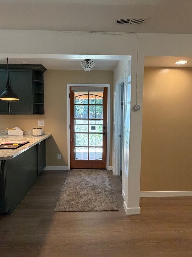 Building Photo - Pioneer Duplex with MOST UTILITIES PAID!