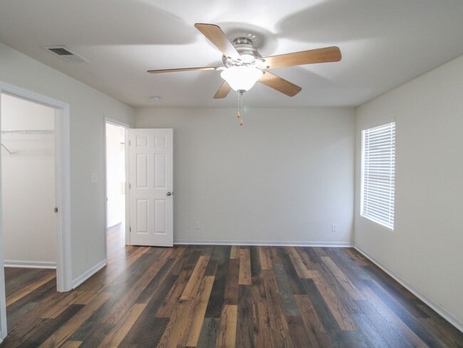Building Photo - Modern and updated home in desirable East ...