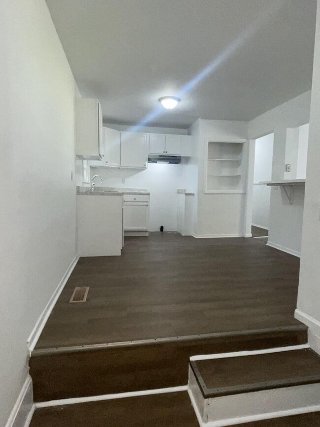 Building Photo - 1040 Shalimar Dr