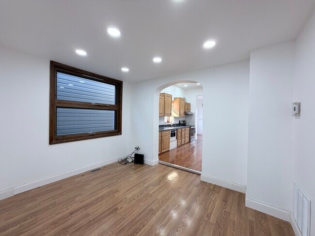 Building Photo - 3206 S Lowe Ave