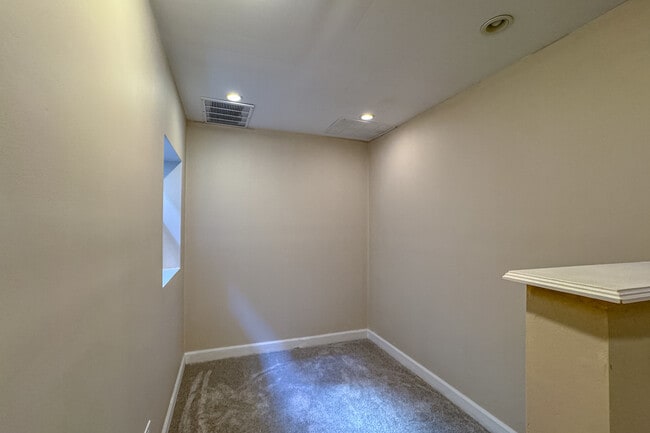 Building Photo - 416 Swallow Ln