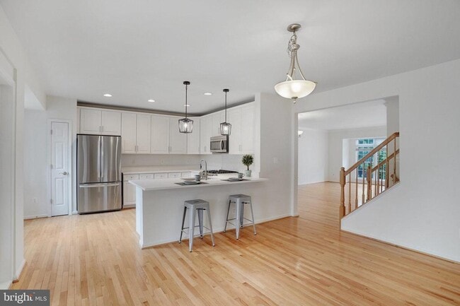 Building Photo - 4684 Carisbrooke Ln