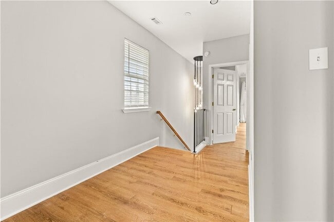 Building Photo - 66 Weyman Ave SW